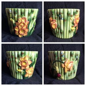 6” Ceramic Flower Pot 3D Floral Buttercup Design with Bees & Ladybug